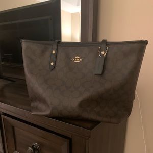 Authentic coach tote with matching wristlet